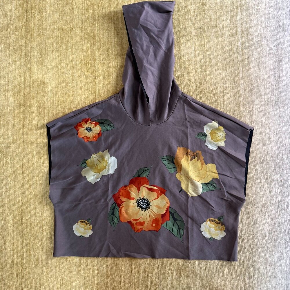 Ultracor tops hooded floral tank top size small